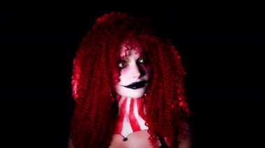 4 k Halloween korku palyaço kadın balon ile