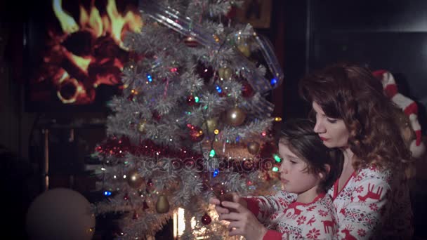 4k Natal e Ano Novo Feriado, Mãe e Sone Fazendo Selfie — Vídeo de Stock