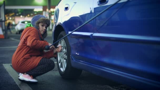 Technical Shot of a Mechanic Boy Pumping up Tyres — Stock Video