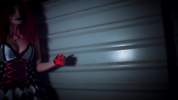 4k Halloween Horror Clown donna con coltello — Video Stock