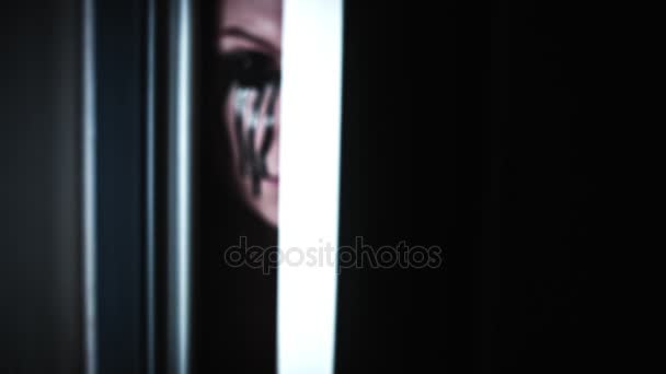 4K Thriller Woman Blackout Eye Looking in Door Hole Gap, zoom in — Stock Video