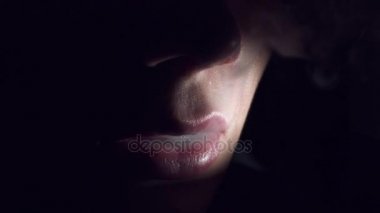 4 k gerilim, korku yakın çekim ağız dumanlı