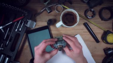 4 k teknik vuruşta yukarıdan eski Tablet