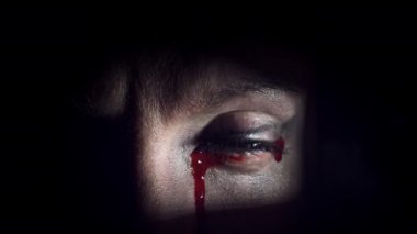 4 k gerilim, korku bilinç kaybı göz kanlı gözyaşları ile