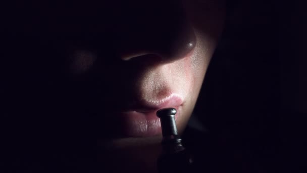 4k-Thriller, Horror-Großaufnahme Mund mit Rauch — Stockvideo