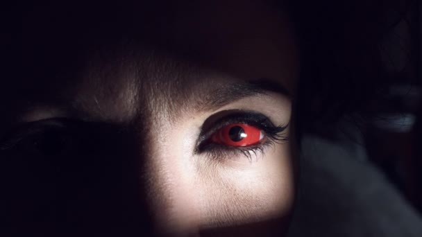 4K Thriller, Horror Woman Eye with Red Lenses — Stock Video