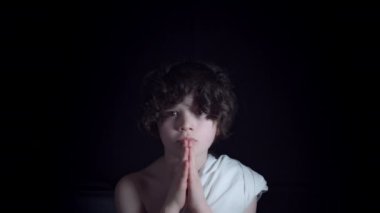 4 k genç İsa dua dini portresi