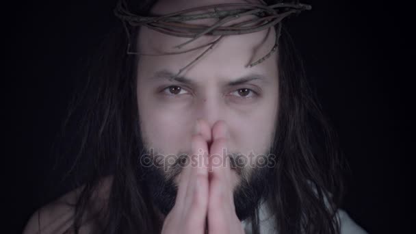 4 k náboženské portrét Ježíše se modlí — Stock video