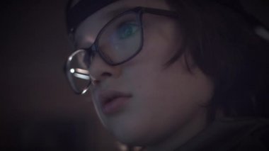 Çocuk çocuk bilgisayar kullanarak