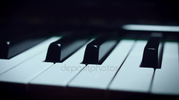 Teclas de piano musical — Vídeo de stock