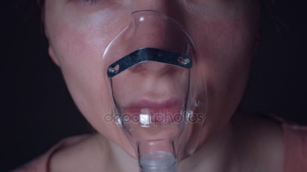 Pacjenta, zakładanie maski — Wideo stockowe