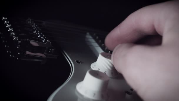 Guitarra eléctrica volumen clavijas — Vídeo de stock