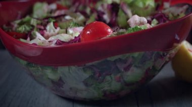 Taze sebze salatası.