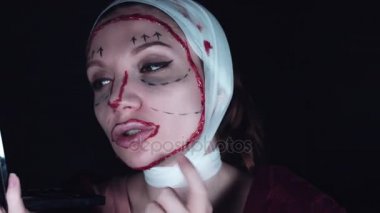 Aynada kontrol kadın