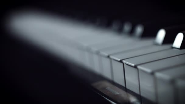 Primer plano de las teclas de piano — Vídeo de stock