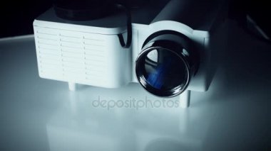 Teknolojik altyapı projektörün yanar