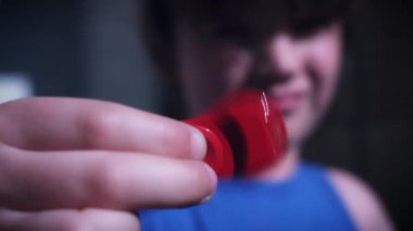 Topluca spinner stres giderici olarak pazarlanan bir oyuncak olduğunu. Bir yatak çok loblu bir düz yapı metal ya da plastik yapılan ortasına oluşur.