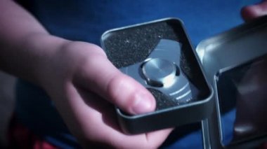 Topluca spinner stres giderici olarak pazarlanan bir oyuncak olduğunu. Bir yatak çok loblu bir düz yapı metal ya da plastik yapılan ortasına oluşur.