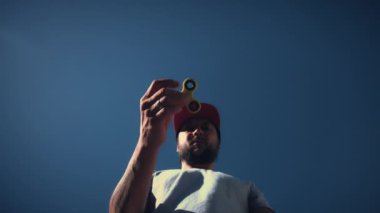 Topluca spinner stres giderici olarak pazarlanan bir oyuncak olduğunu. Bir yatak çok loblu bir düz yapı metal ya da plastik yapılan ortasına oluşur.
