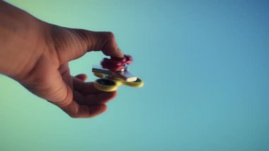 Topluca spinner stres giderici olarak pazarlanan bir oyuncak olduğunu. Bir yatak çok loblu bir düz yapı metal ya da plastik yapılan ortasına oluşur.