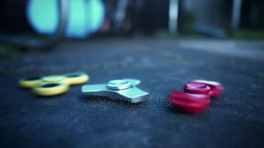 Topluca spinner stres giderici olarak pazarlanan bir oyuncak olduğunu. Bir yatak çok loblu bir düz yapı metal ya da plastik yapılan ortasına oluşur.