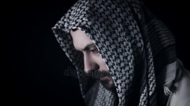 stüdyoda çalışan adam