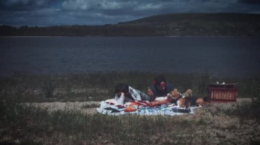 Güzel beyaz insanlar poz