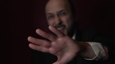 30 yaşında beyaz adam