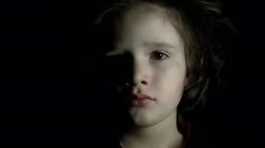 Oğlum poz. Üzgün ruh hali