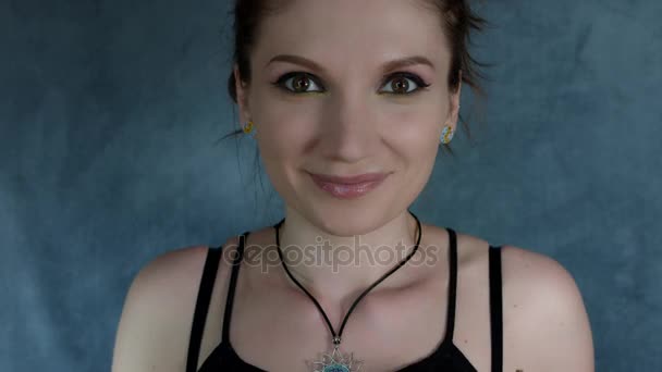 Актриса Кавказа . — стоковое видео