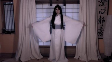 Beyaz oyuncu gerçekleştirme.