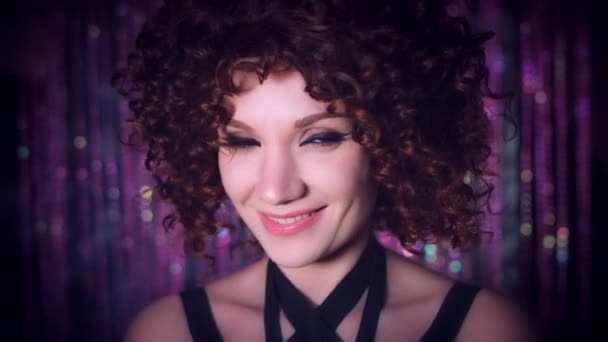 Kaukasische actrice uitvoeren — Stockvideo