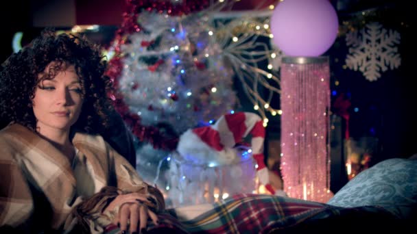 Різдво Новий Рік Чоловік Пропонує Залучення Жінки — стокове відео