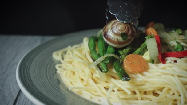 Färsk pasta och skaldjur — Stockvideo