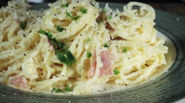 Taze makarna ve deniz ürünleri