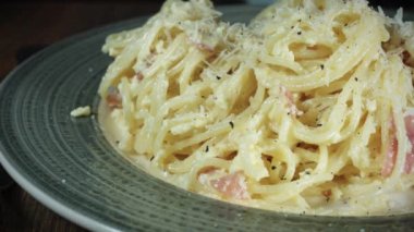 Taze makarna ve deniz ürünleri