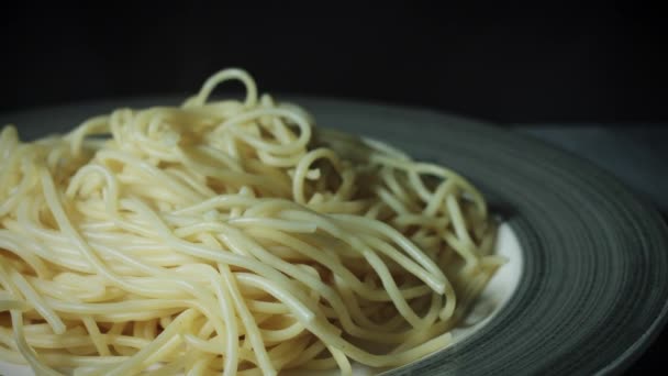 Verse pasta en zeevruchten — Stockvideo