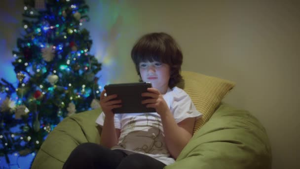 Dziecko gry telefon — Wideo stockowe