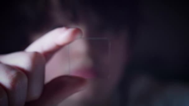 Dispositivo Inteligente Transparente Futuro Polegar Varredura Criança — Vídeo de Stock