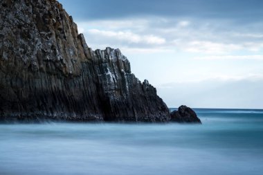 kıyı kayalıklardan