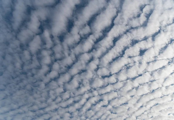 Gomolyos Rétegfelhő Felhők Fölött Kék Stock Kép