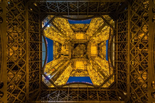 View from the bottom of the Eiffel Tower — Stock Photo, Image