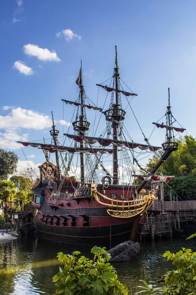 海盗船在迪斯尼乐园 图库图片