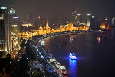 Shanghai Bund hava gün batımı şehri geceleyin Çin