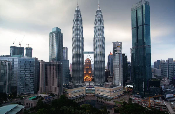 Kuala Lumpur Şehir Merkezi Yağmurlu gün batımı — Stok fotoğraf