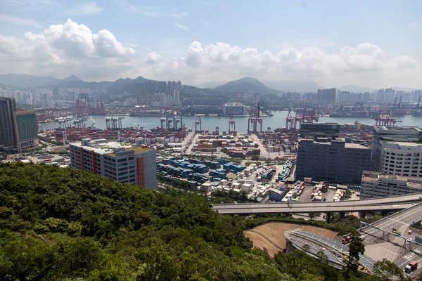 Container port vast Hong Kong harbour with industrial district — ストック写真