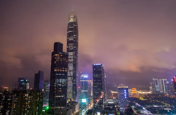 Große Wolkenkratzer des Futian District in Shenzhen — Stockfoto