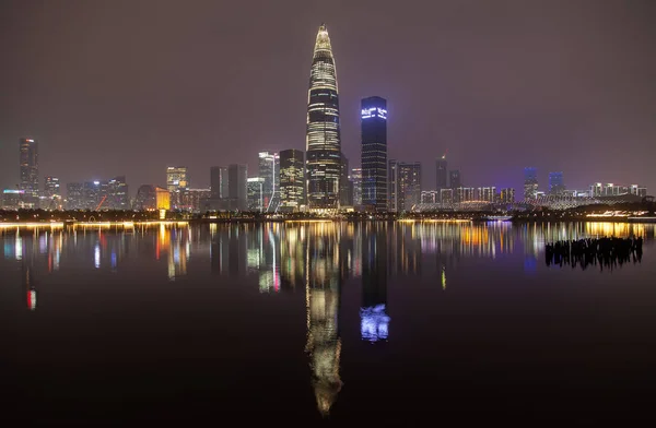 Blinkande skyskrapa i distriktet Shenzhen Nanshan — Stockfoto