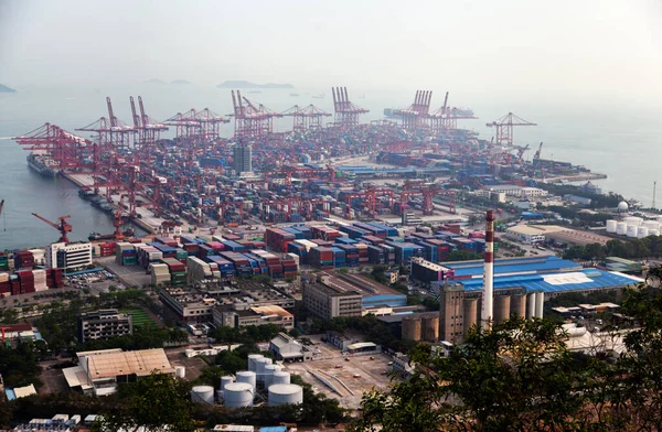 Porto di Shenzhen con moderno terminal container — Foto Stock