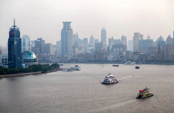 Shanghai terraplén Waitan en Huangpu en China —  Fotos de Stock